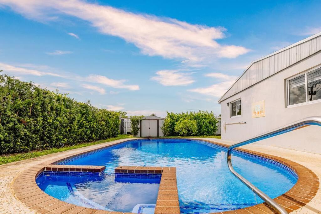 פורט לודרדייל Home With A Pool Close To Beach And Fll Airport Pool Heated October- March מראה חיצוני תמונה